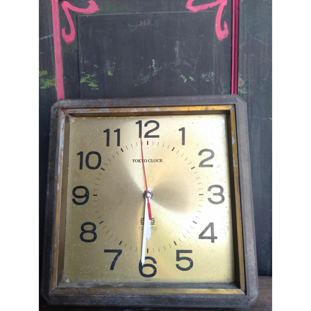 jam dinding antik