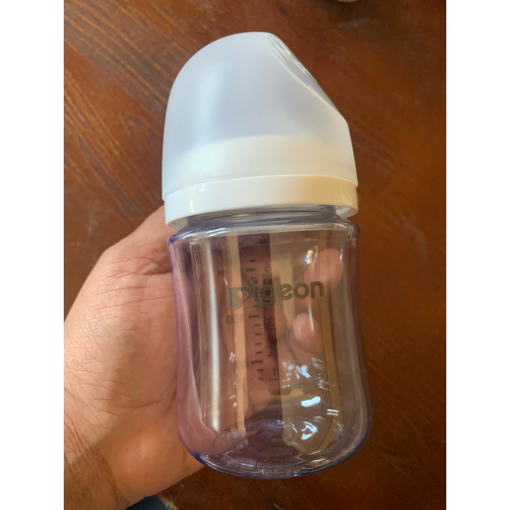 Botol dan dot T ester Pigeon