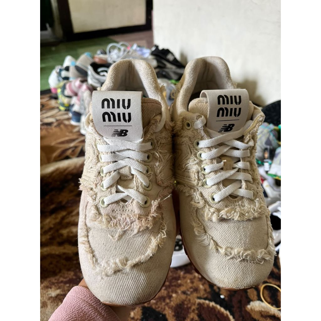 NB MIU MIU Size 37 ITLY PL