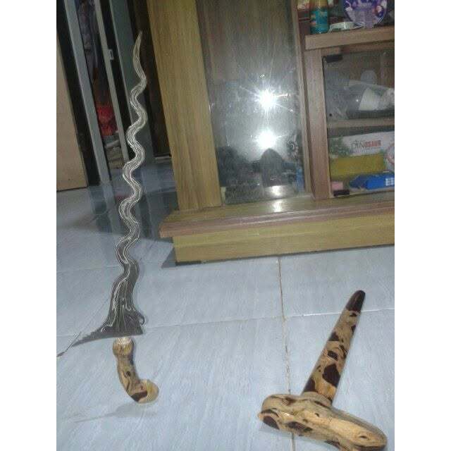 Pajangan Dinding Keris Sengkelat Pengging Sepuh