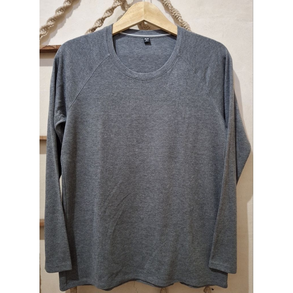 Preloved atasan UNIQLO HEATTECH