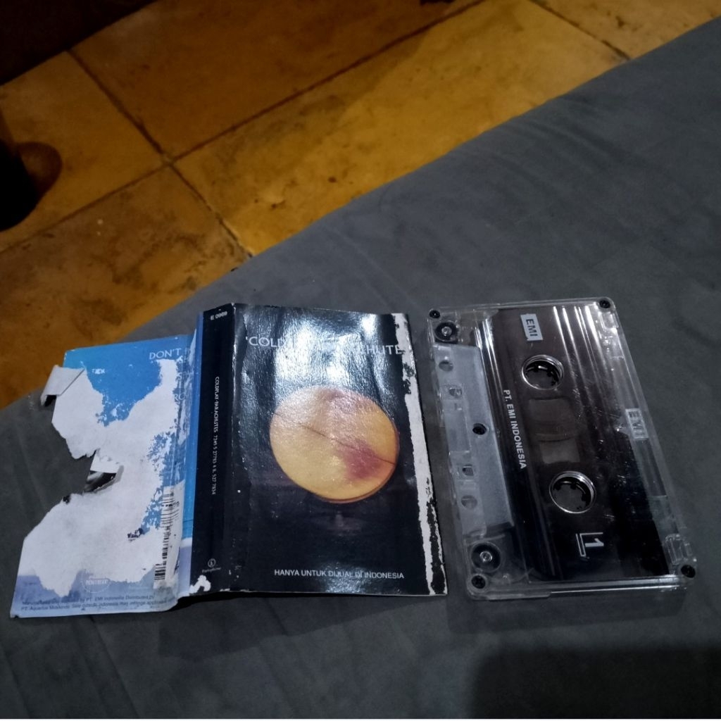 kaset pita:Coldplay-parachutes