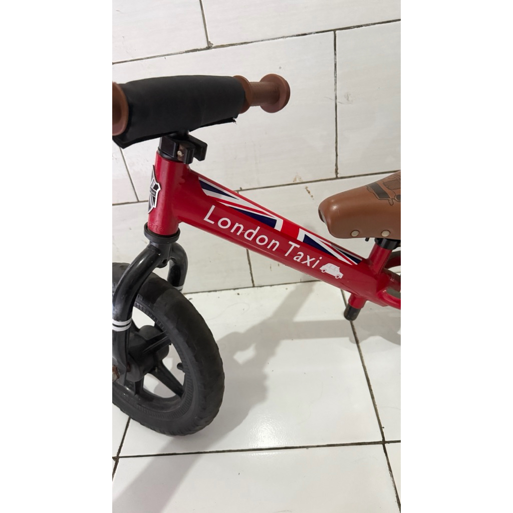 London Taxi Kick Bike Balance Push - Sepeda Keseimbangan Anak preloved