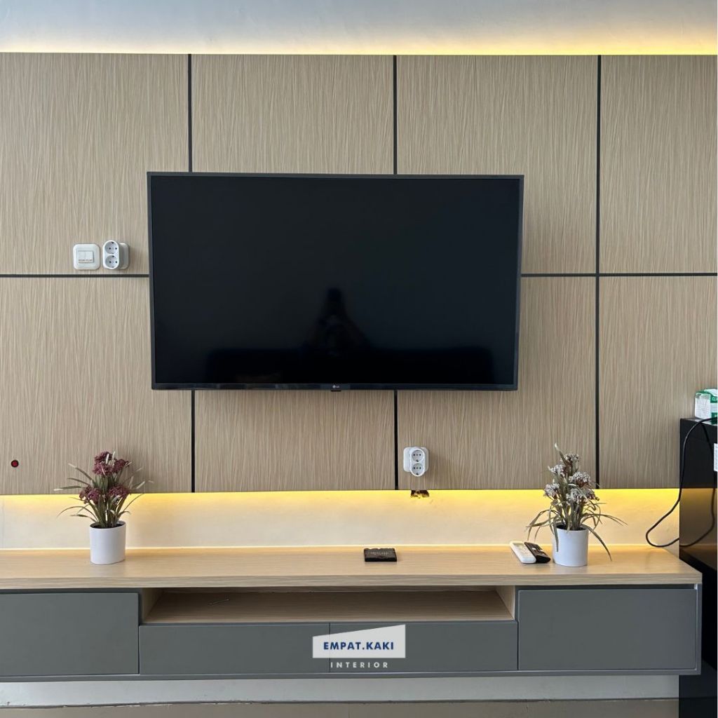 Wall Panel TV untuk Ruang Keluarga