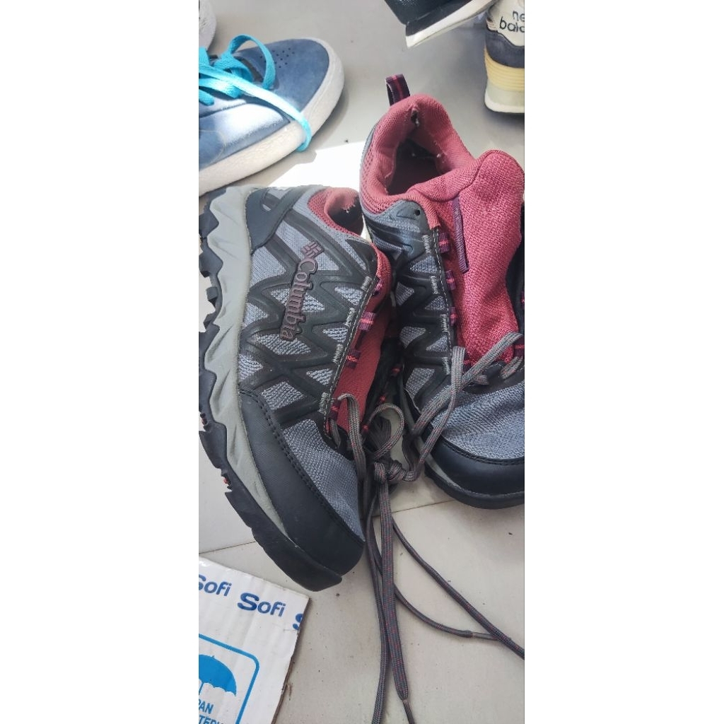 Sepatu outdoor Colombia zise 38.5 insole 245