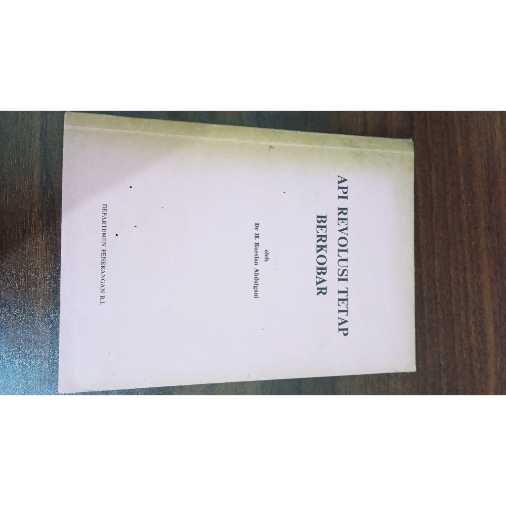 Buku pidato Soekarno - API REVOLUSI TETAP
BERKOBAR