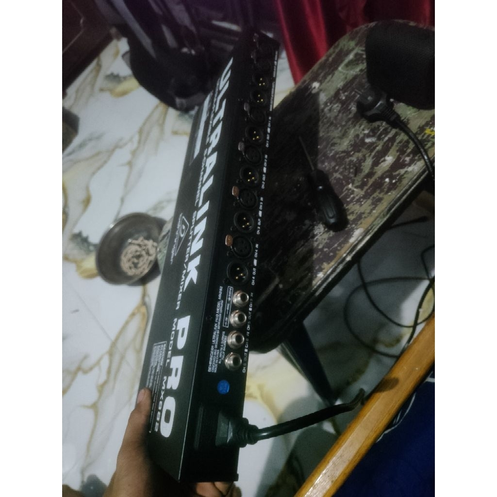 BEHRINGER ULTRALINK PRO MX882 SPLITTER MIXER AUDIO 8 CHANNEL ORIGINAL BEKAS LIKE NEW MULUS SIAP PAKA