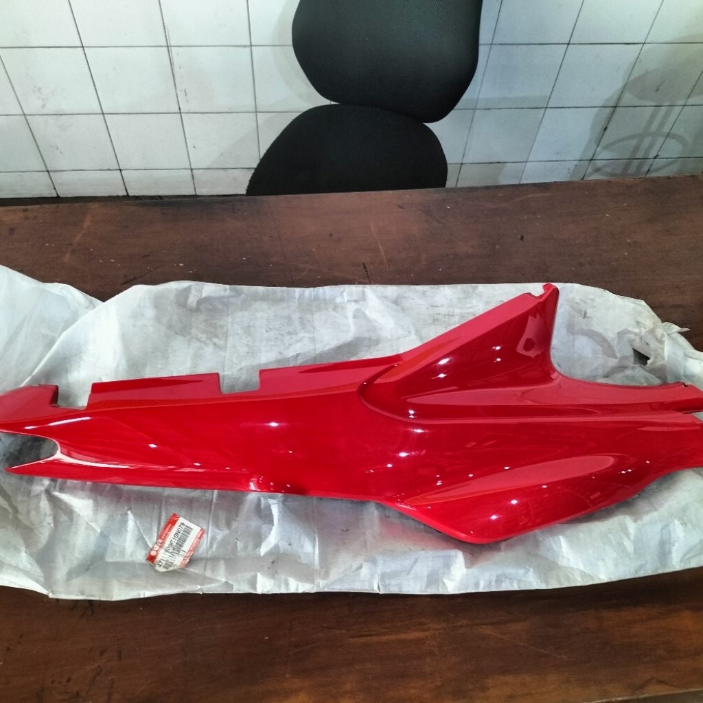 COVER TUTUP TEBENG BODY SMASH NEW ORIGINAL SUZUKI SGP ASLI NOS