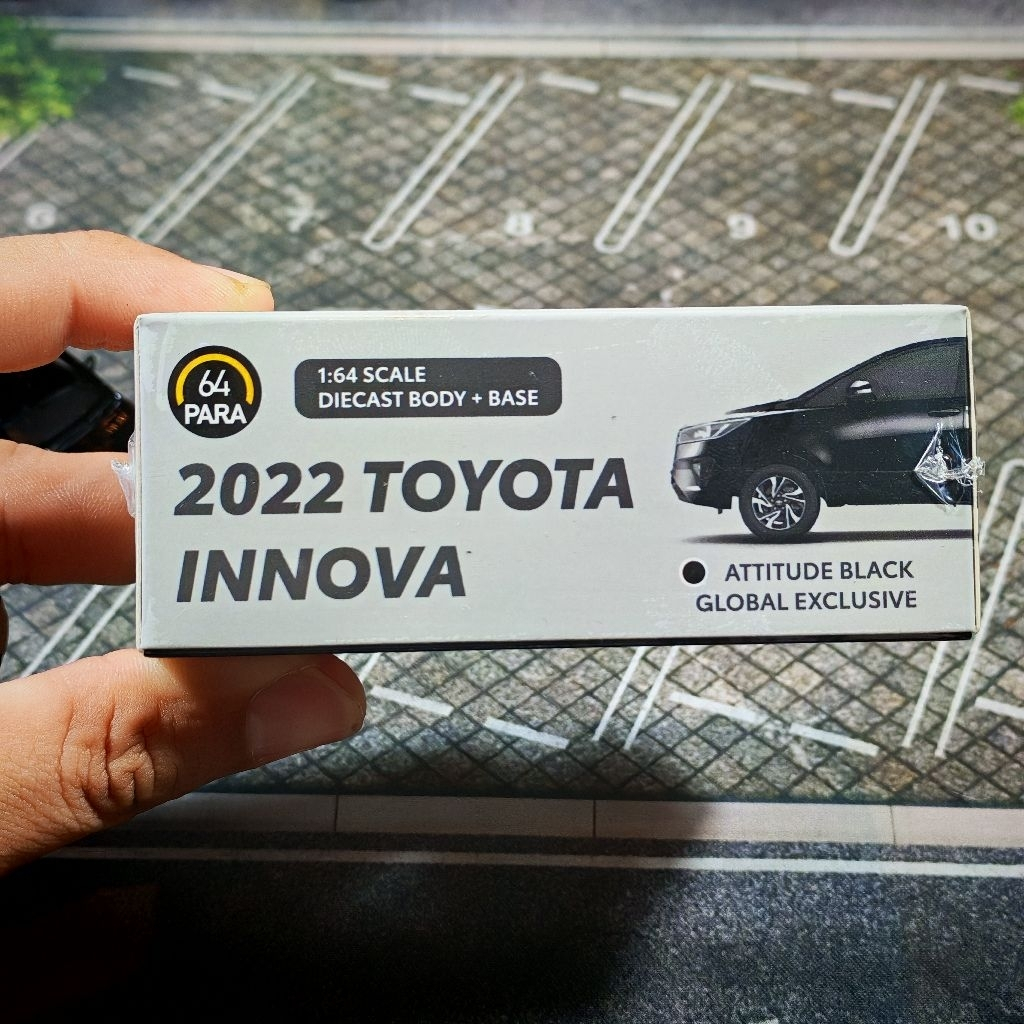 Diecast 1:64 Toyota Innova Reborn 2022 [Segel] Attitude Black Rhd