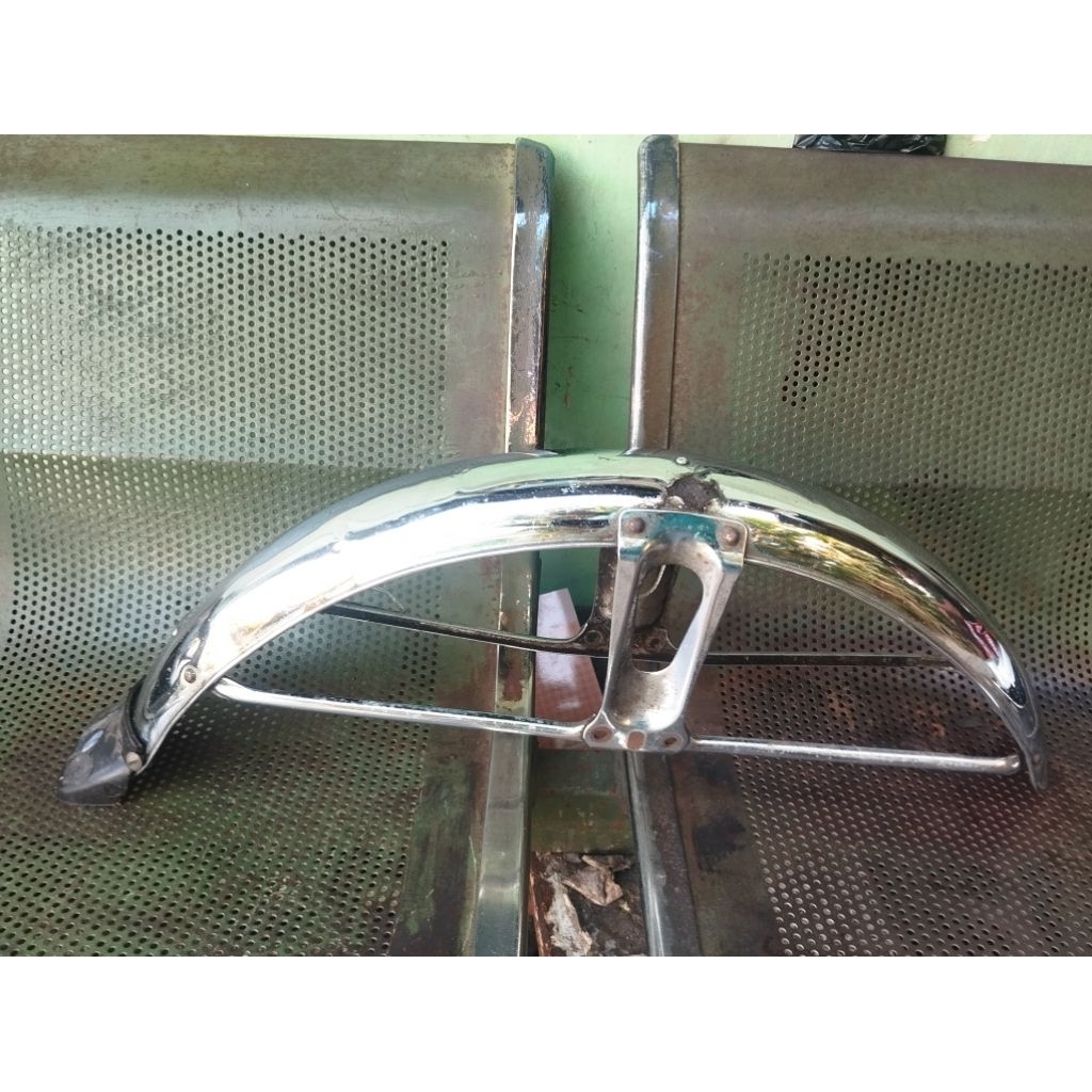 slebor spakbor depan honda cb 100 K5