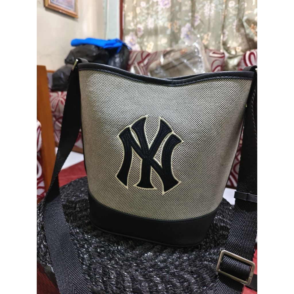 Tas Sling Bag Wanita MLB Canvas Kondisi Second Like New