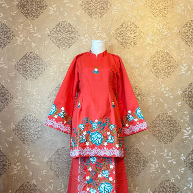 Preloved setelan dengan hiasan bordir bunga