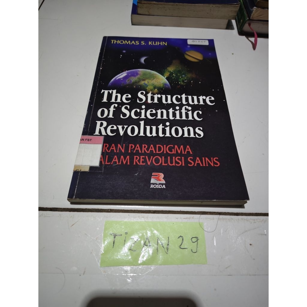 buku the structure of scientific revolutions by THOMAS S. KUHN