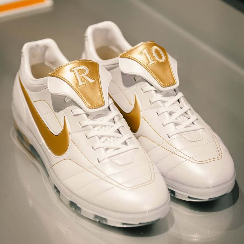 [Pre Order] Nike Cryoshot Tiempo Legend R10 OG Ronaldhinho - 100% Original Guaranteed