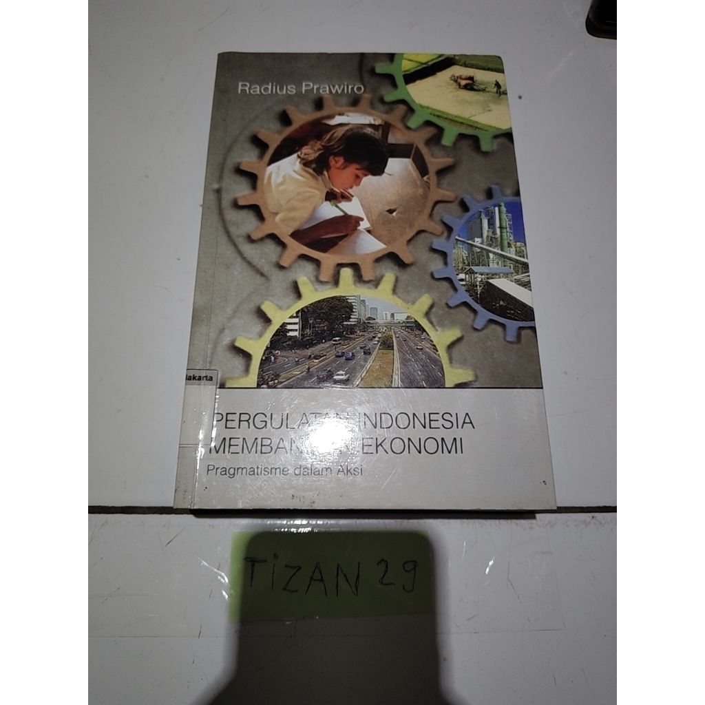 buku pergulatan indonesia membangun ekonomi by RADIUS PRAWIRO