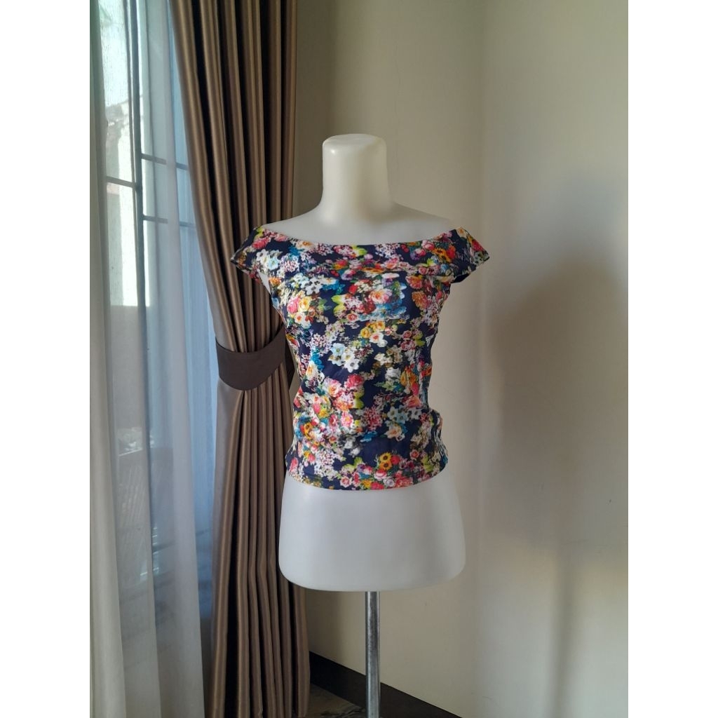 Sleeveless Sabrina Floral Croptop, Blouse Sabrina Crop Floral