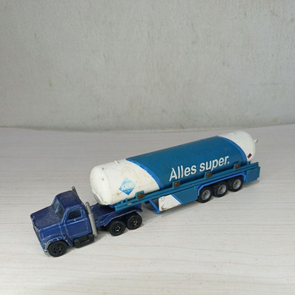 siku diecast truck tangki skala 1:87