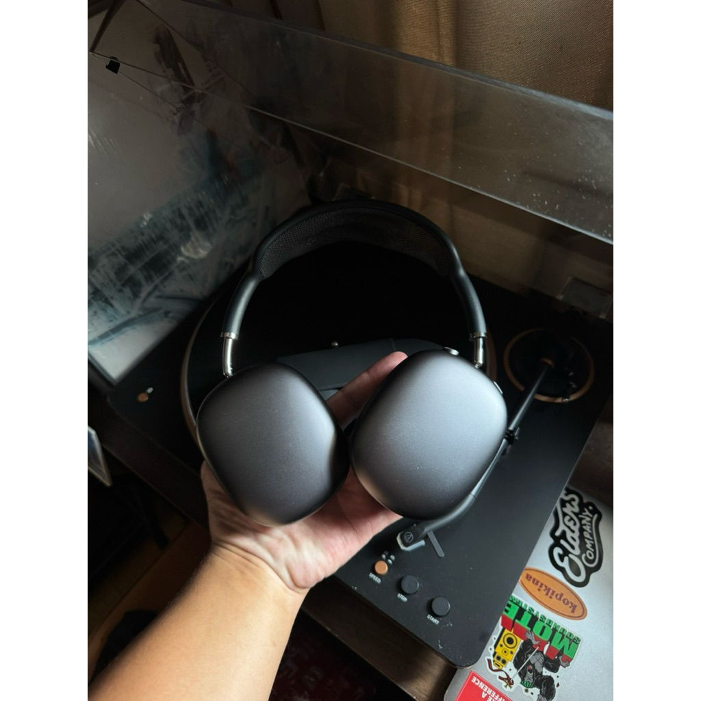 apple airpods max lightning