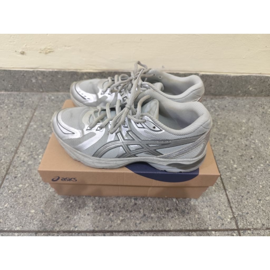 Sepatu asics gel flux 4