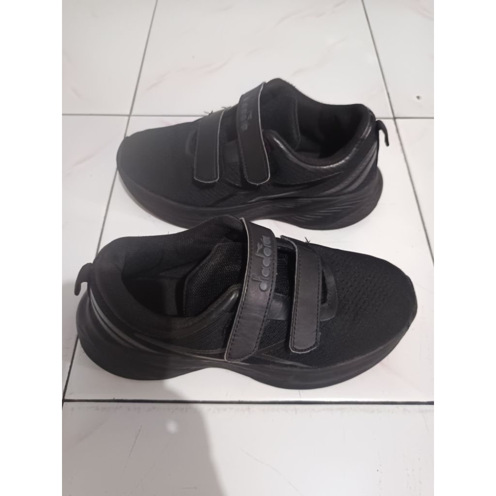 Sepatu sekolah anak full hitam PL Diadora sz 34
