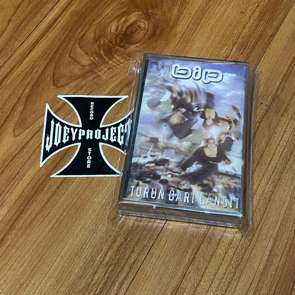 kaset bip - turun dari langit