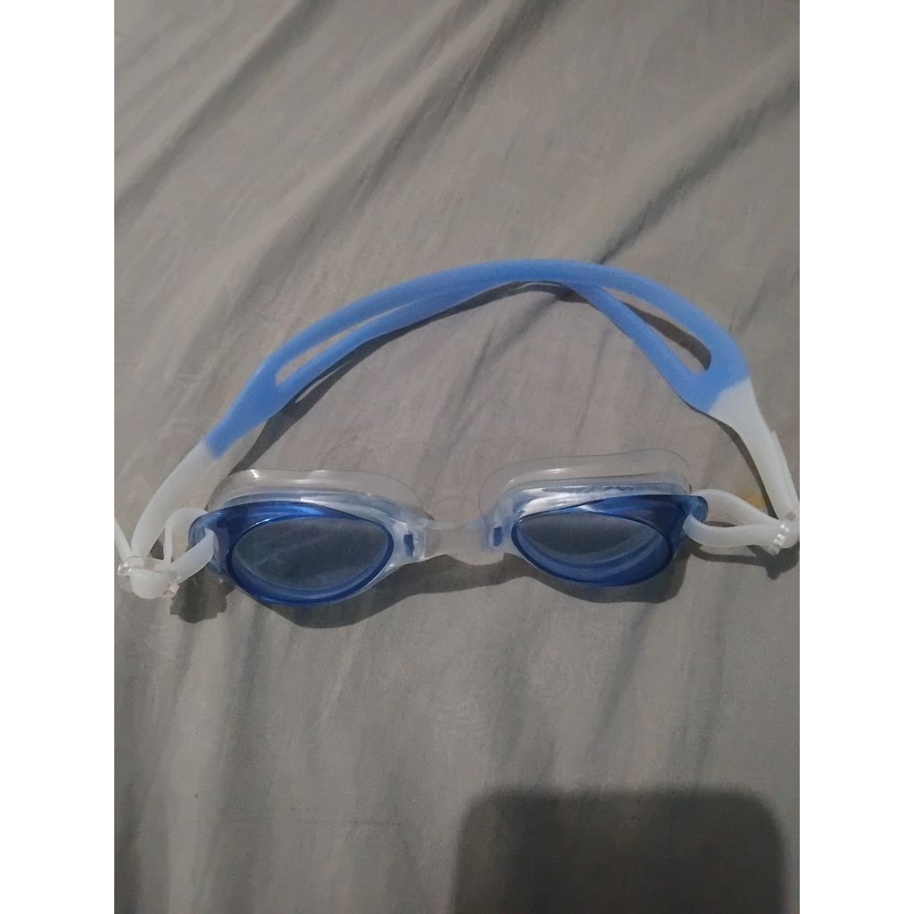 preloved kacamata renang speeds