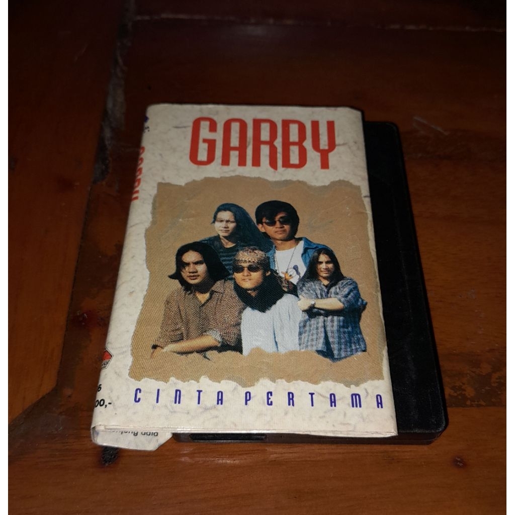 Kaset pita Garby cinta pertama