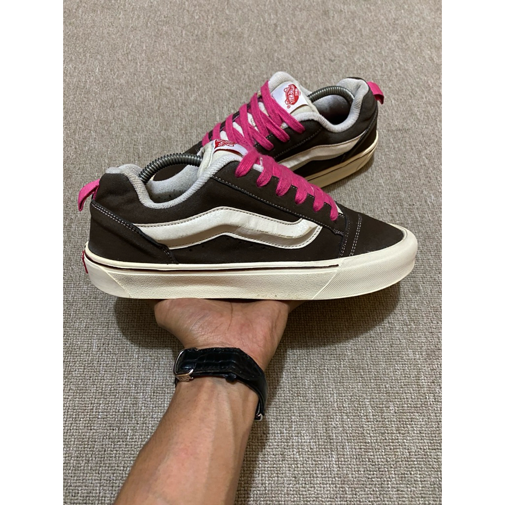 vans knu