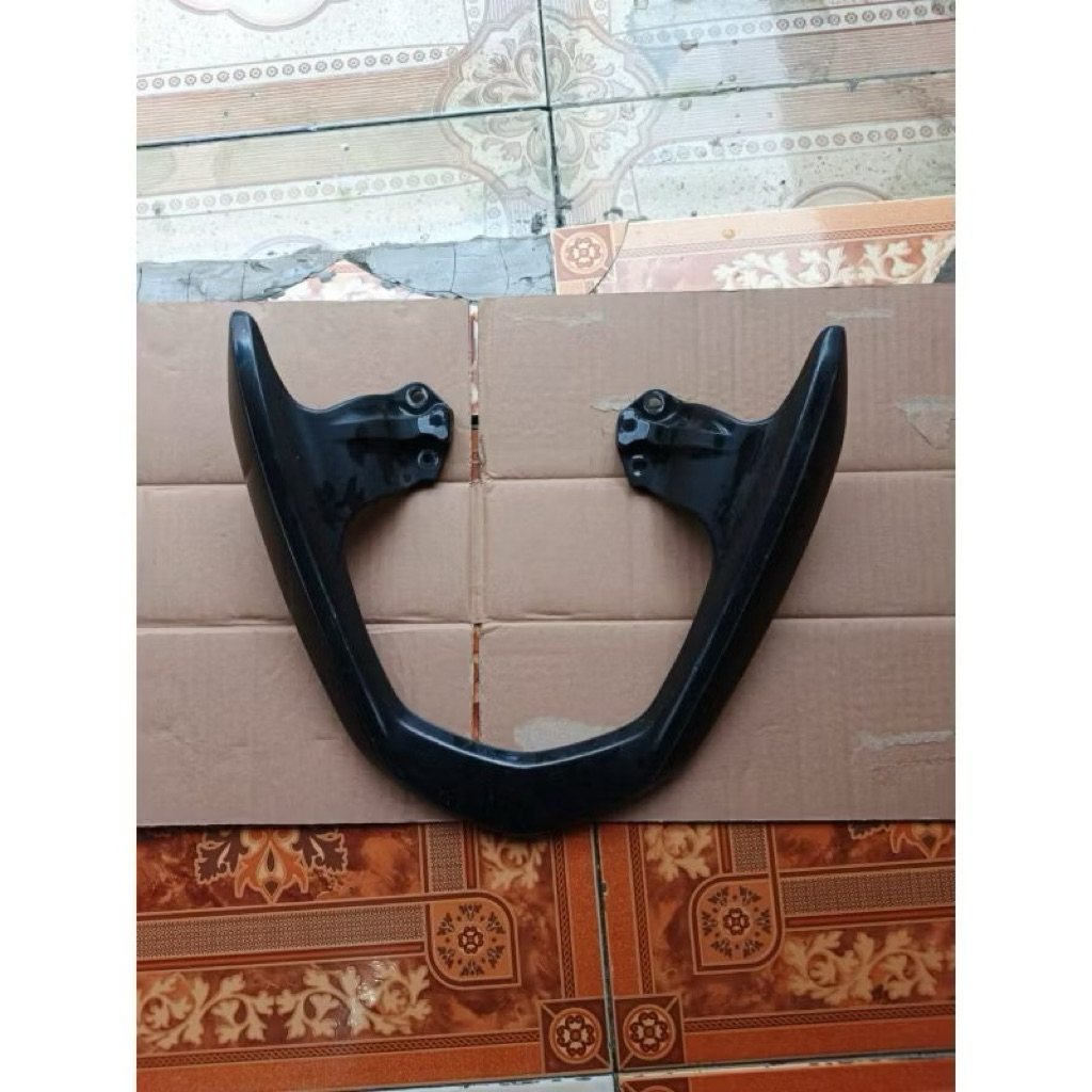 BEHEL LEXI 125 PEGANGAN JOK YAMAHA LEXI 125 ORIGINAL