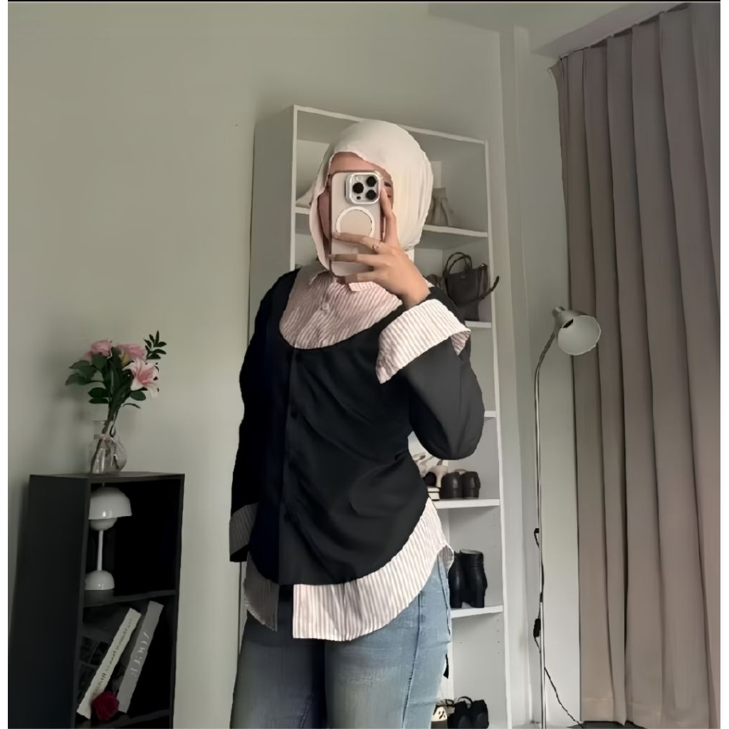 Wispie Yareuu Kemeja Wanita Layer 2 in 1 Hitam Salur Korean Style