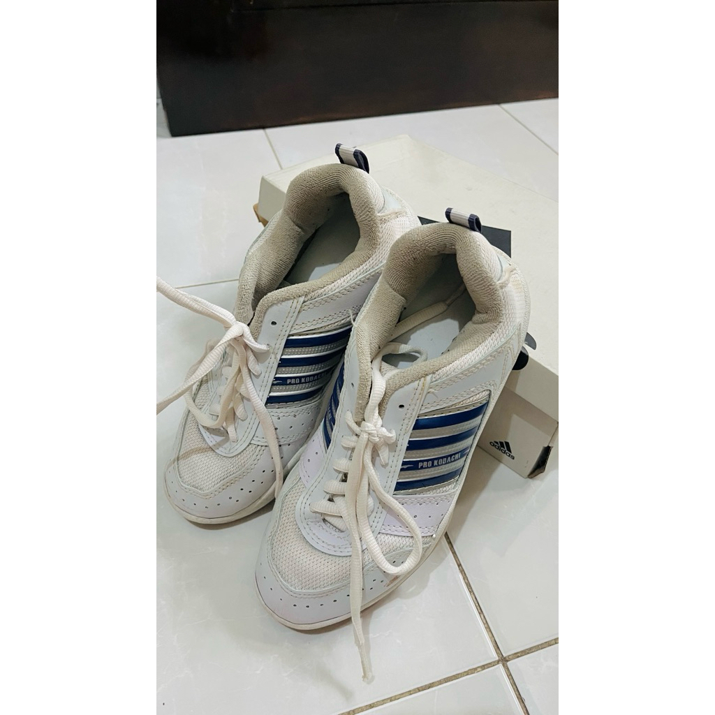 [PRELOVED]Sepatu olahraga Pro Kodachi