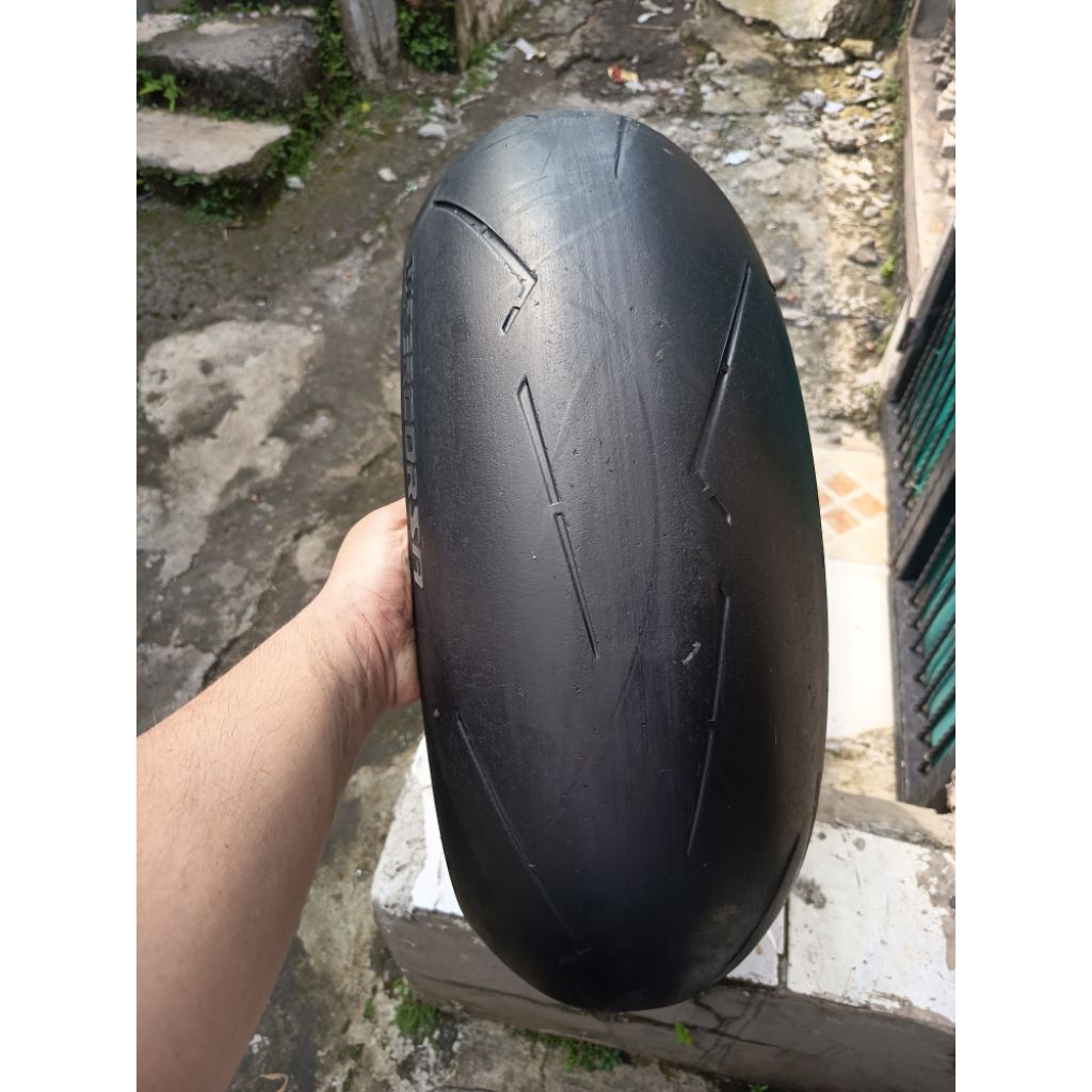 Pirelli supercorsa v4 200/55-17