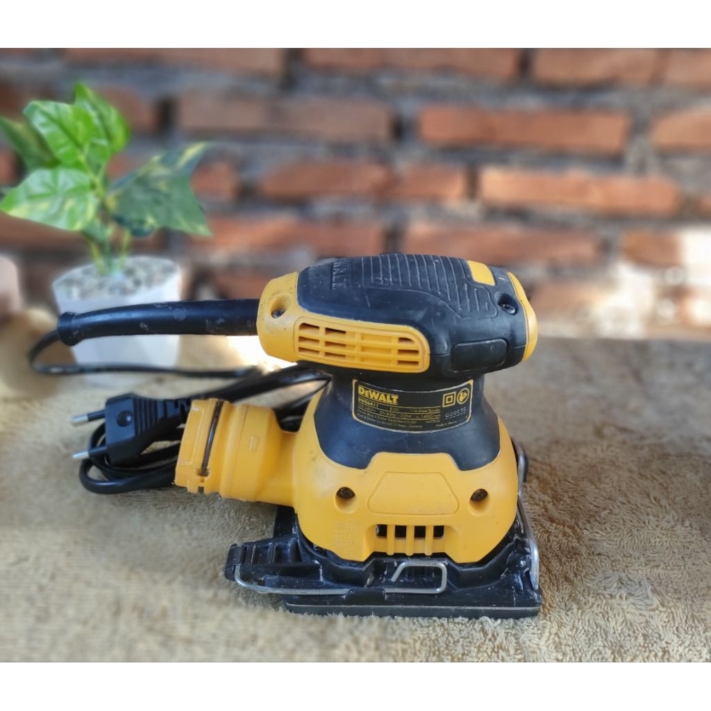 Dewalt DWE6411 amplas palm sander (Bekas)
