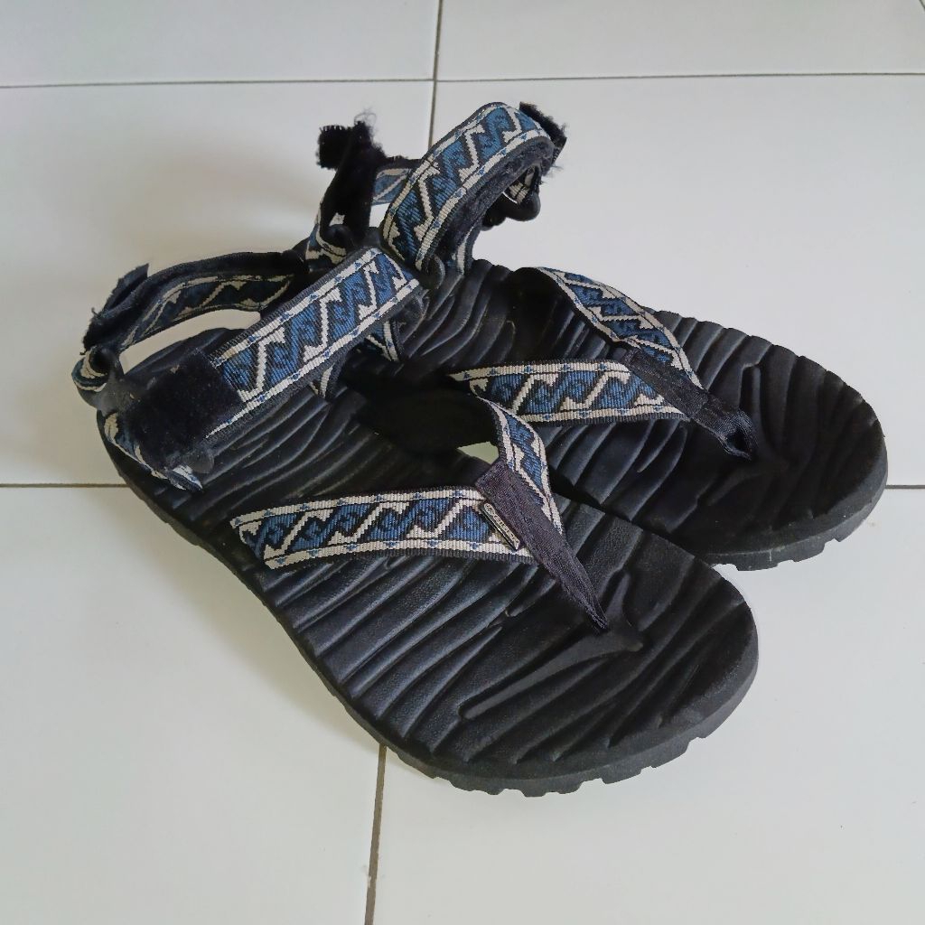 sendal gunung Eiger size 40