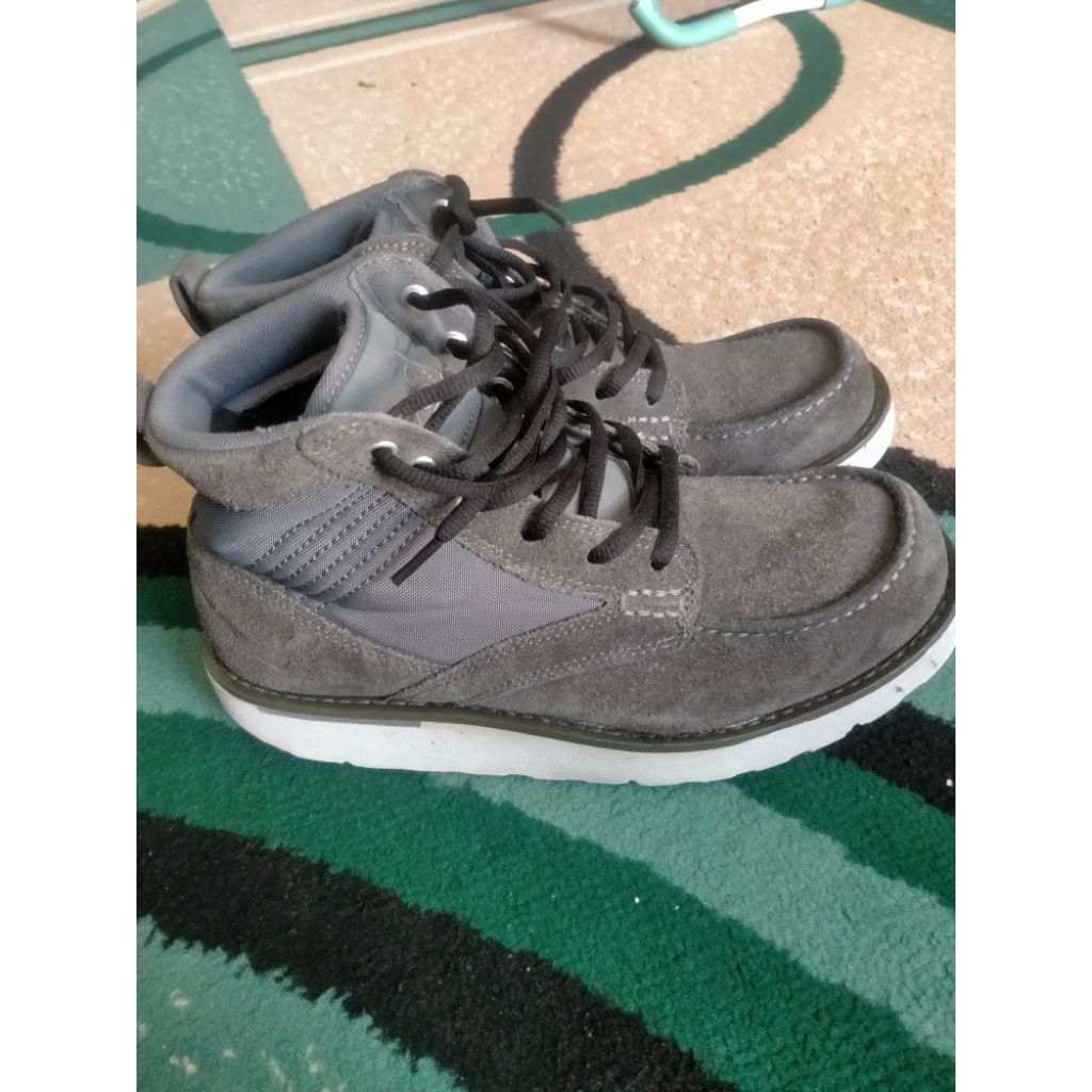 SEPATU KULIT NIKE NO 40 SECOND BEKAS ORIGINAL
