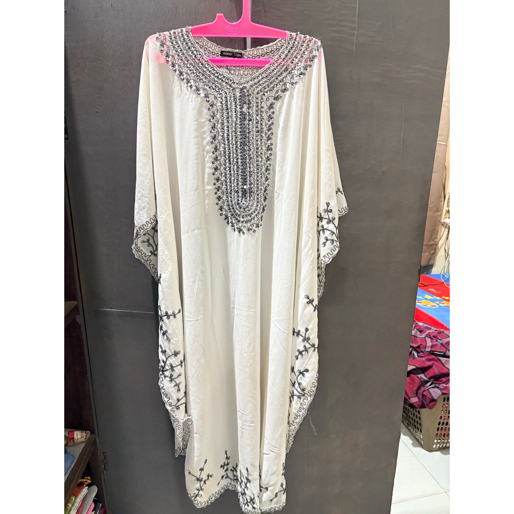 gamis kaftan putih