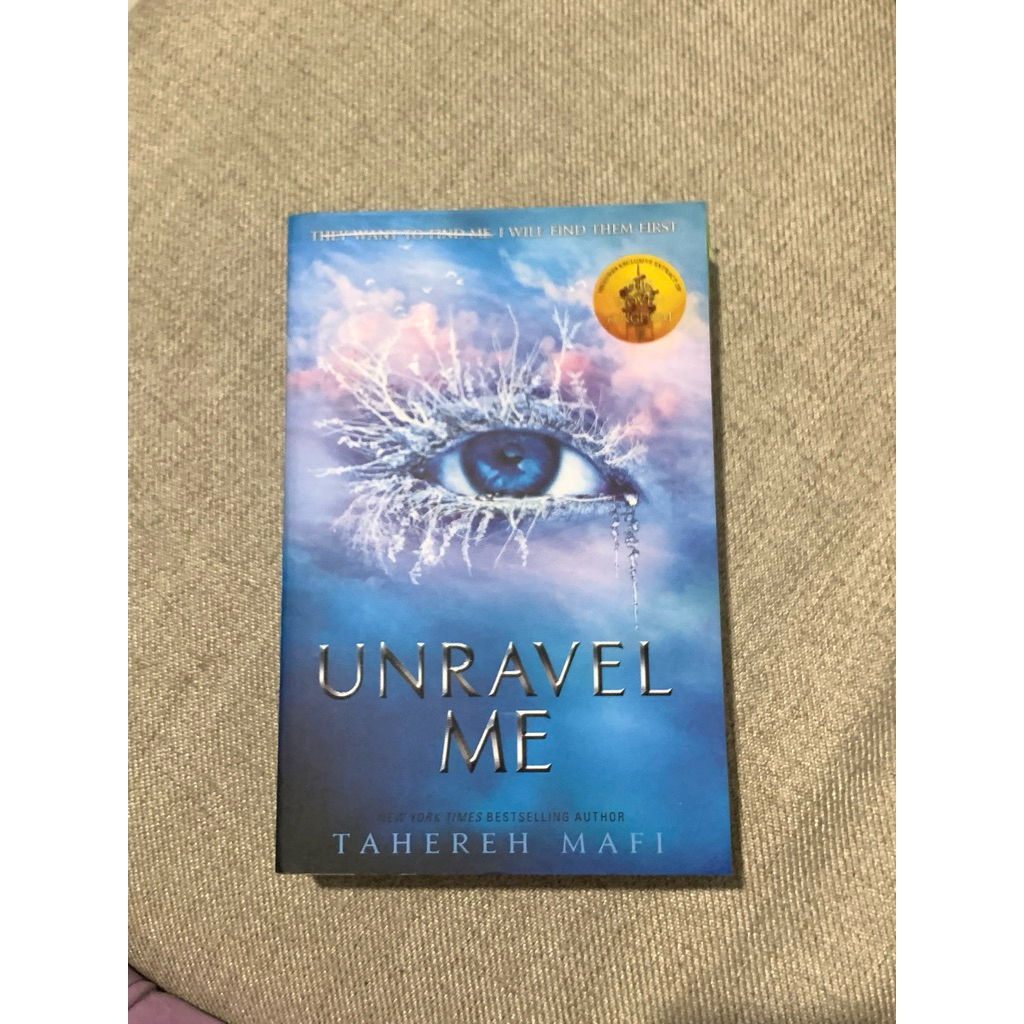 UNRAVEL ME - Shatter me series (preloved)