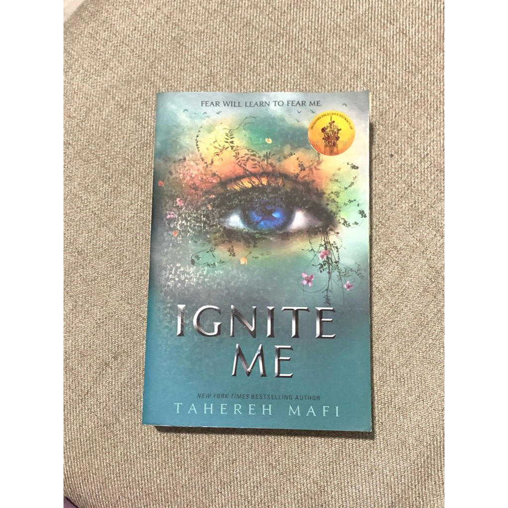 IGNITE ME - Shatter me series (preloved)