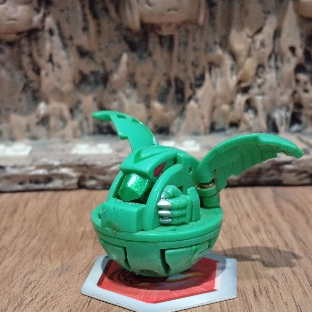 Bakugan Ravenoid (berputar)