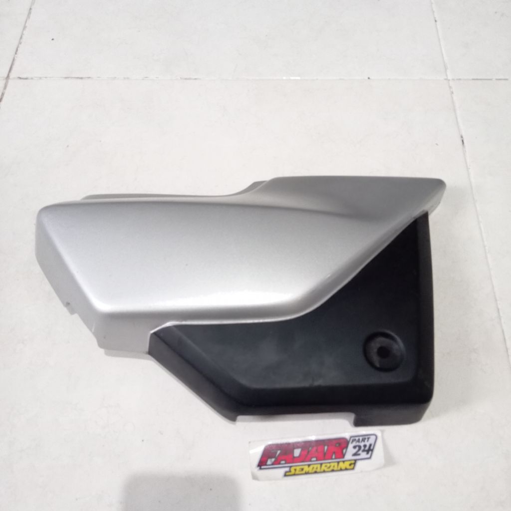 Tutup aki Kanan Silver  Megapro hiu lama ORI baru AHM