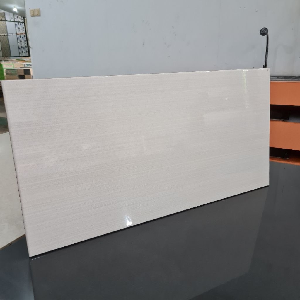keramik 30x60 dinding kamar mandi kw 3/keramik garis garis/keramik dinding dapur cnl liv kw 3