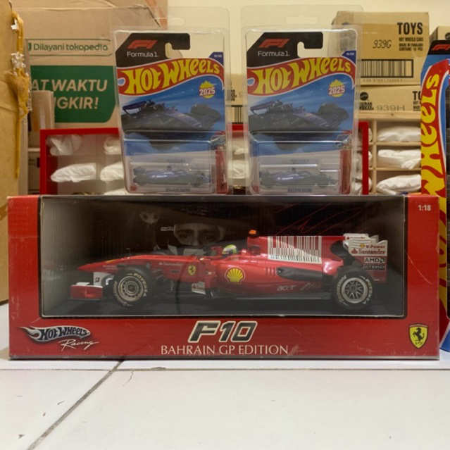 Hot Wheels Racing Ferrari F10 F Massa 1:18