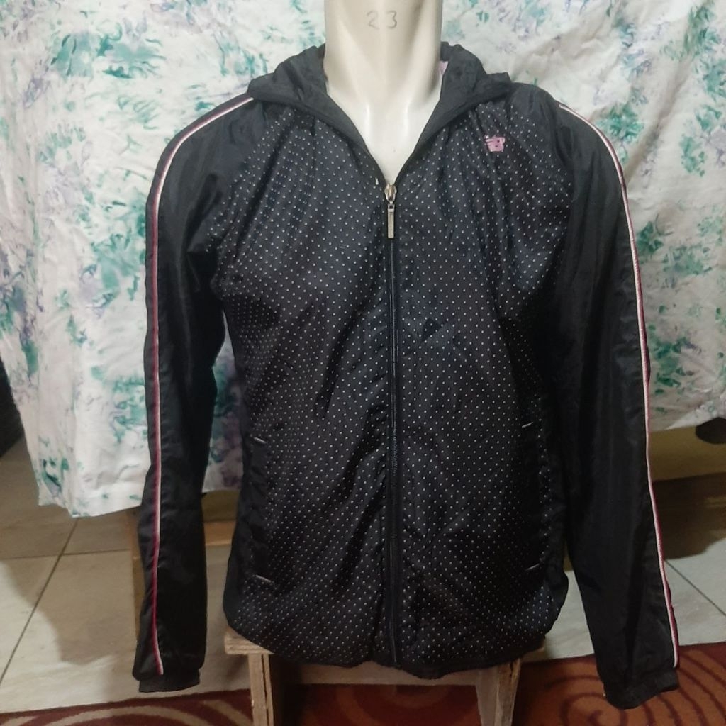 Jaket Parasut Outdoor Wanita New Balance NB Hidden Hoodie