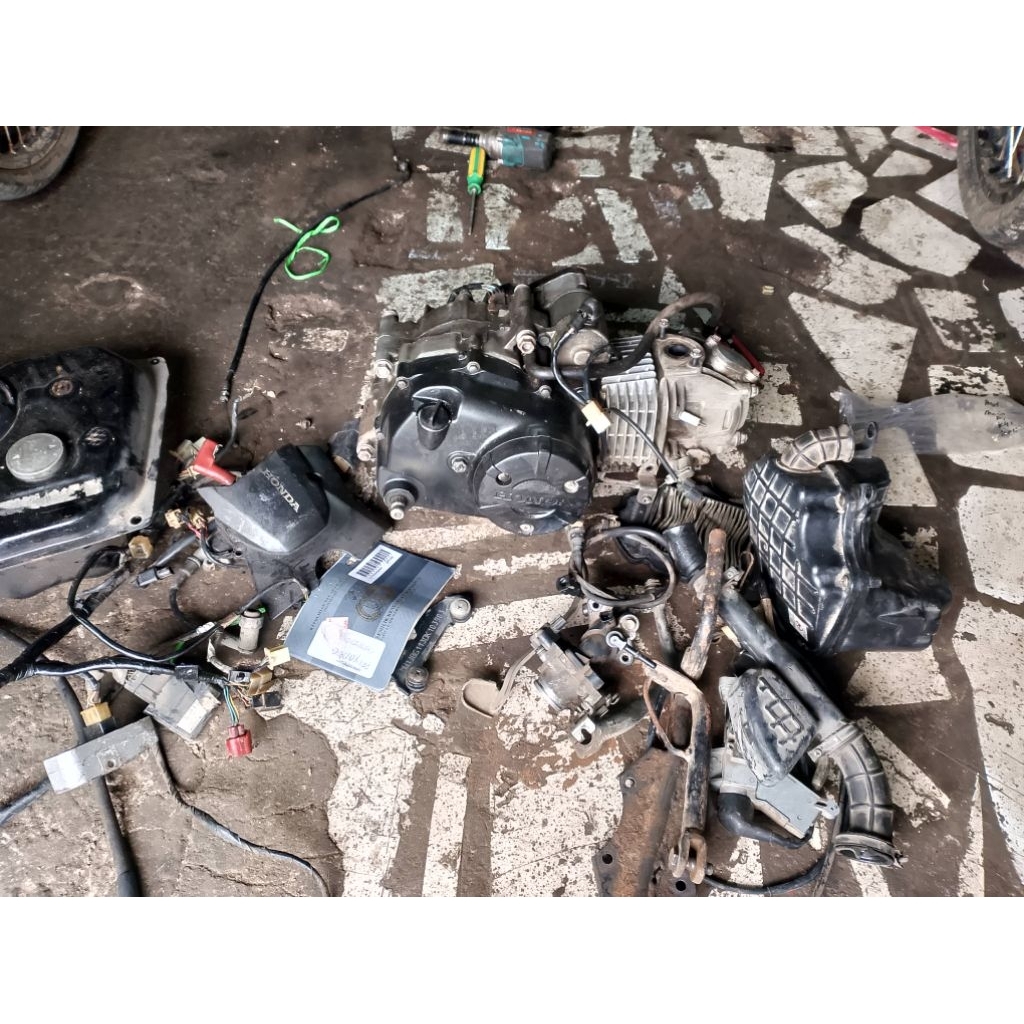 mesin Supra 125 injeksi Helmi in surat bapak aja