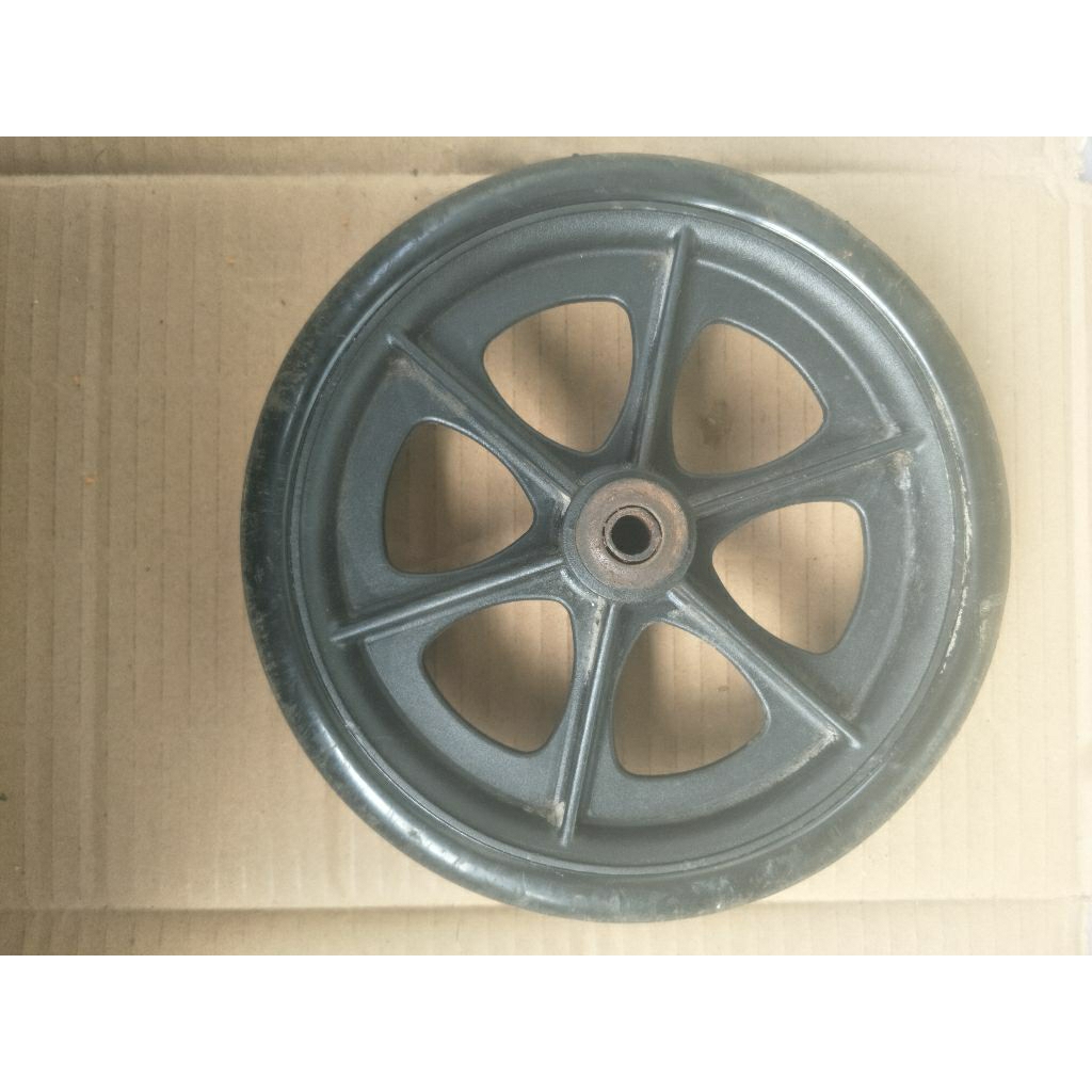 1pasang kanan kiri roda kursi roda diameter 8inch bekas ban solid