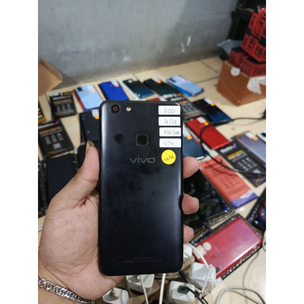 Vivo V7+ Ram 4/64 hp second minus layar kuning normal