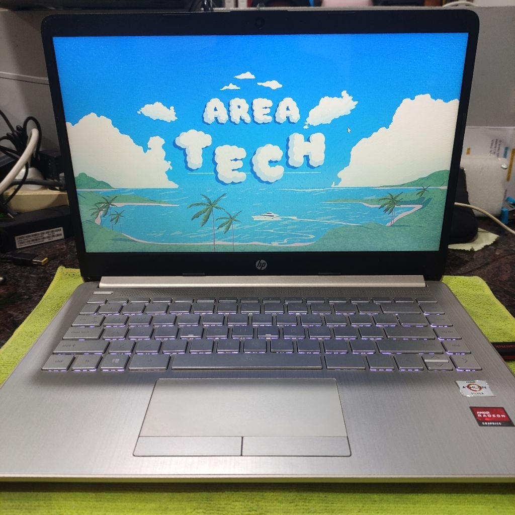 Laptop hp 14s-dk1001au backlight Kode gb260120019- Processor : athlon silver 3050u- Ram 4gb / SSD 25