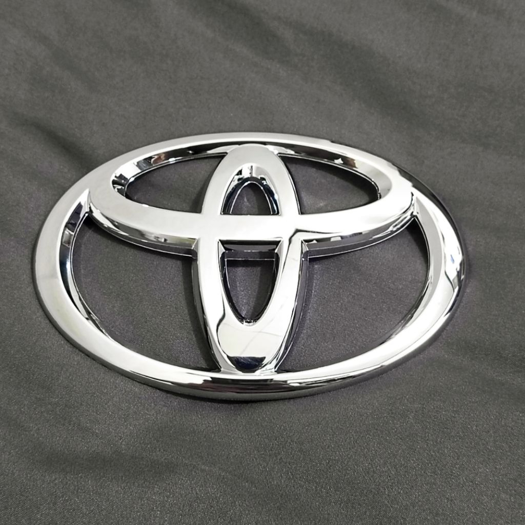 Toyota Logo Emblem Grill Rush 2018-2025 Original Chrome untuk Mobil Toyota Rush