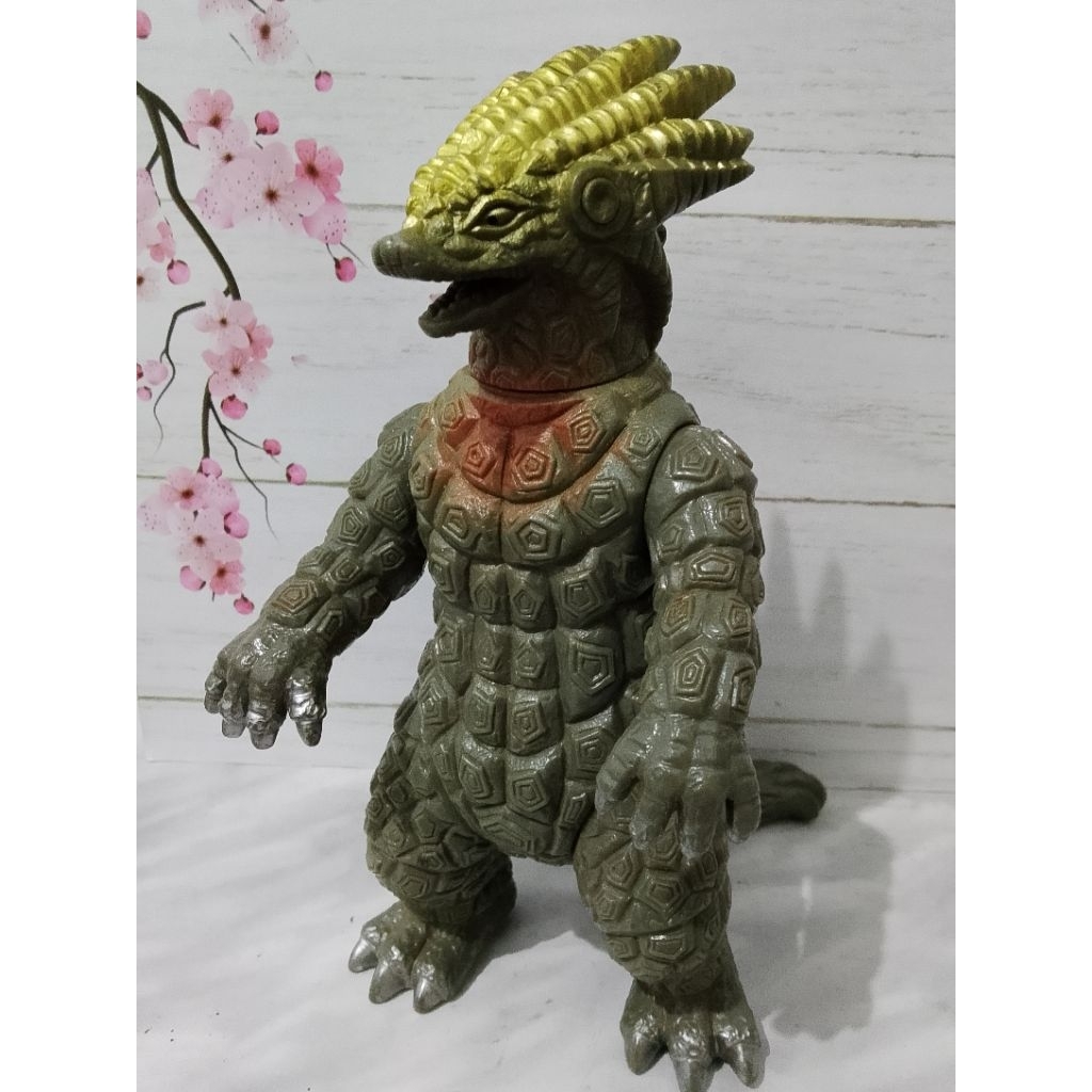 Ultra Monster Series Kaiju Saramandora Original Bandai 1989 Sofubi | Series Ultraman 80