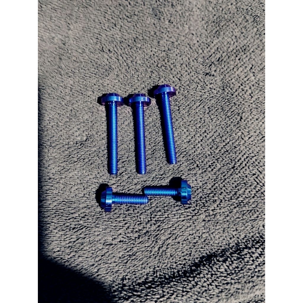 baut titanium tutup tangki CB150R